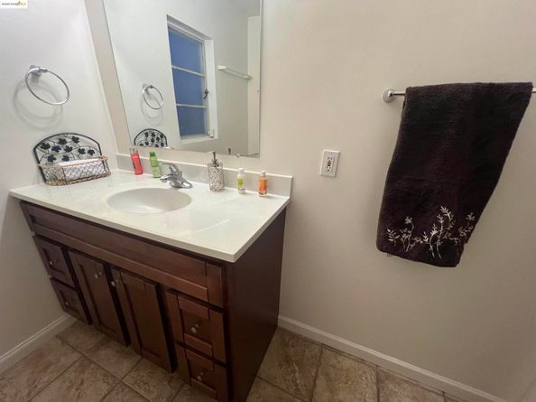 2326 Maywood Ave, Oakland CA 94605