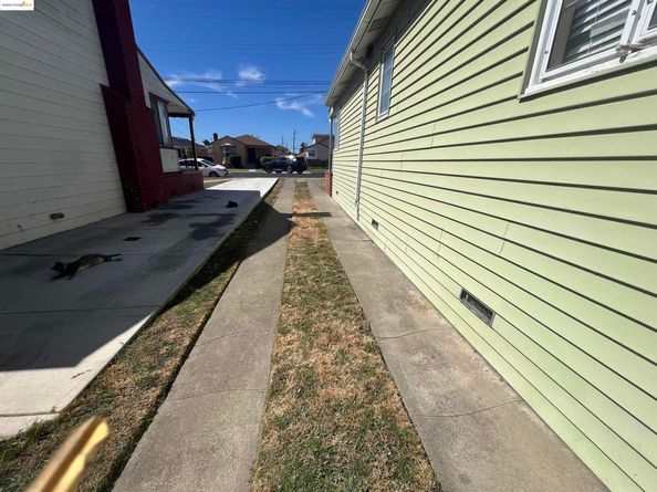2326 Maywood Ave, Oakland CA 94605