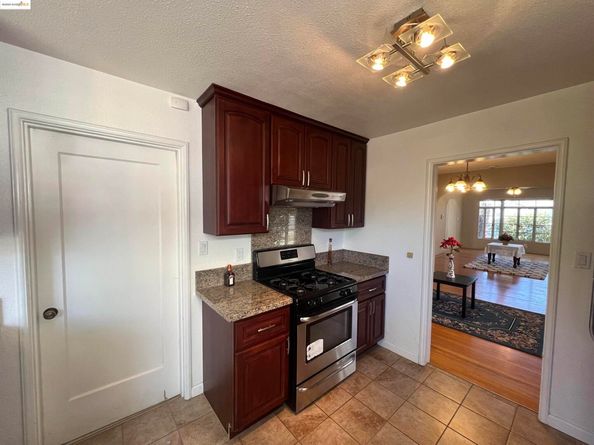 2326 Maywood Ave, Oakland CA 94605