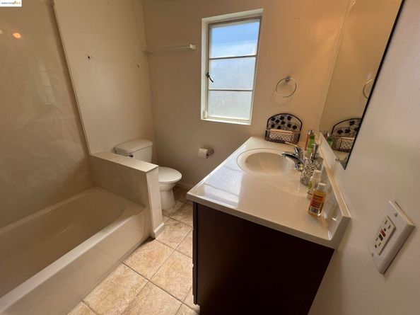 2326 Maywood Ave, Oakland CA 94605