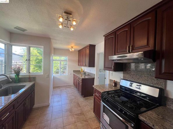 2326 Maywood Ave, Oakland CA 94605