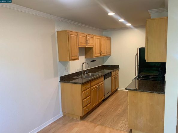 96 Lakeshore Ct, Richmond CA 94804
