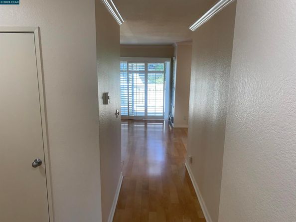 96 Lakeshore Ct, Richmond CA 94804