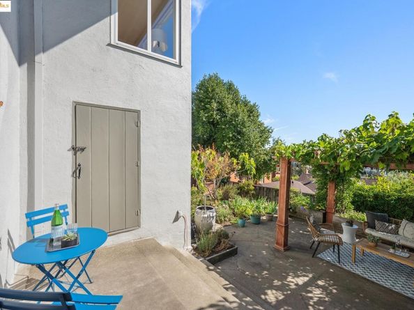 1989 Oakview Dr, Oakland CA 94602
