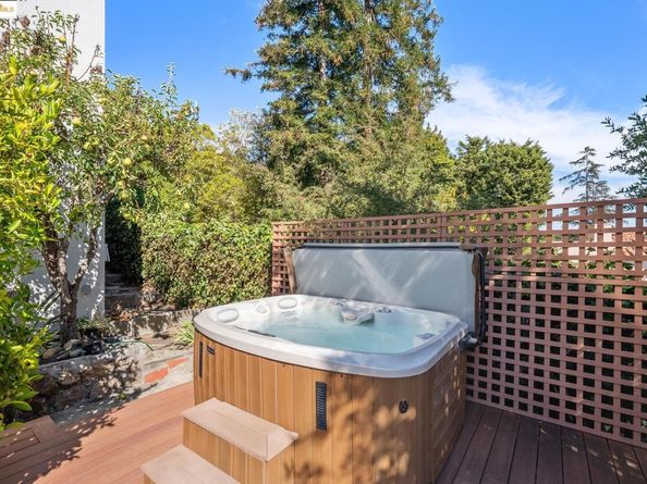 1989 Oakview Dr, Oakland CA 94602