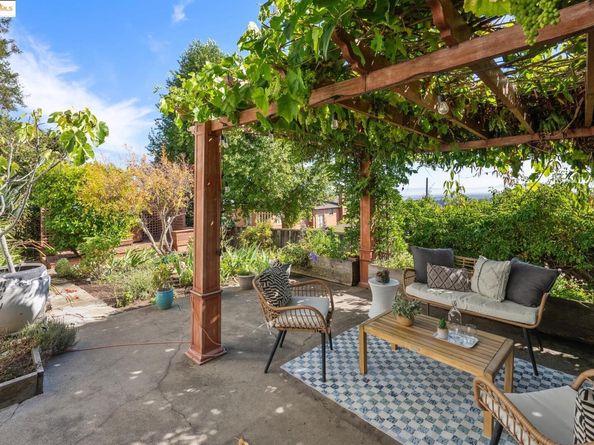 1989 Oakview Dr, Oakland CA 94602