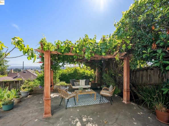 1989 Oakview Dr, Oakland CA 94602