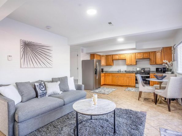 3086 Capp St, Oakland CA 94602