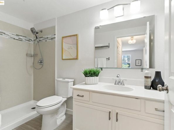 555 10th Street 201, Oakland CA 94607