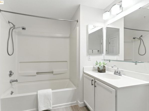 555 10th Street 201, Oakland CA 94607