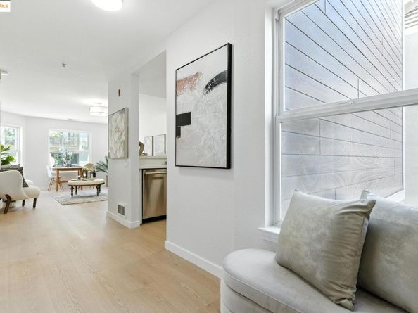 555 10th Street 201, Oakland CA 94607