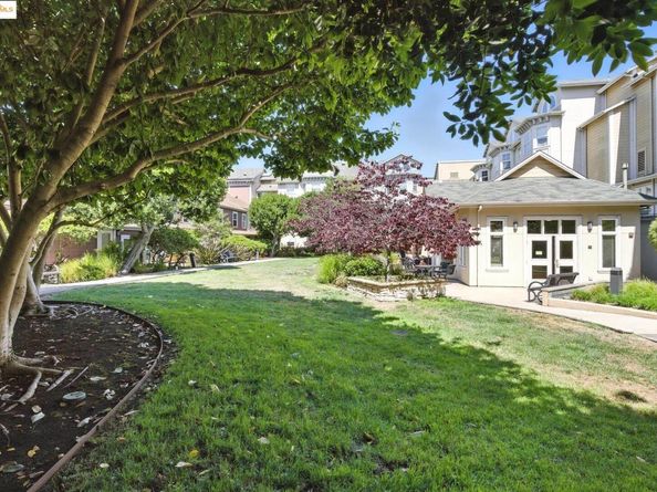 555 10th Street 201, Oakland CA 94607