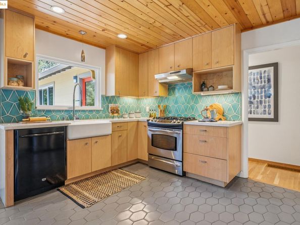 196 Glenwood Glade, Oakland CA 94611