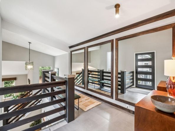2005 Tunnel Road, Oakland CA 94611