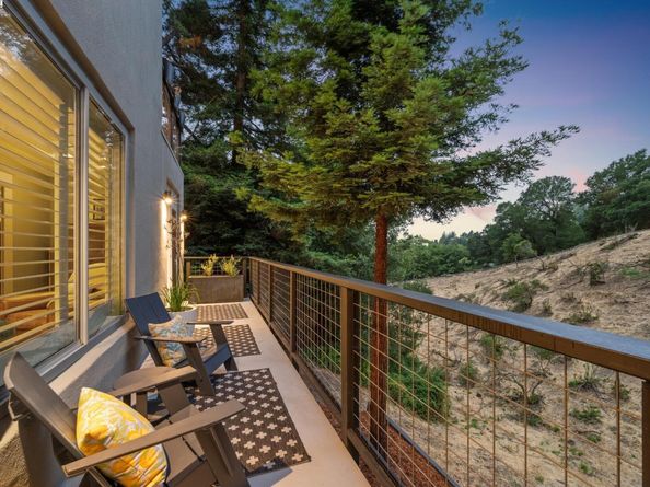 2005 Tunnel Road, Oakland CA 94611