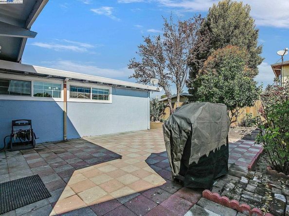 27584 La Porte Ave, Hayward CA 94545
