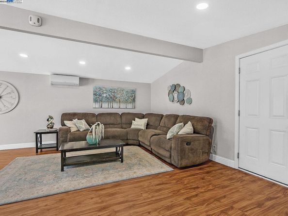 27584 La Porte Ave, Hayward CA 94545