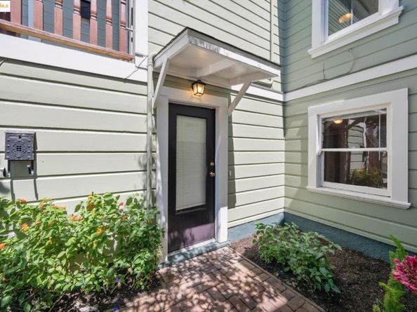 3116 Harrison St, Oakland CA 94611