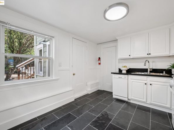 3116 Harrison St, Oakland CA 94611