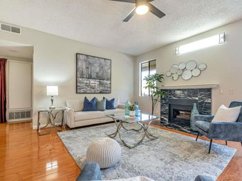 3402 Pinewood Ter