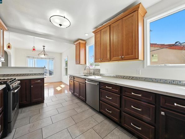 7420 Sunkist Dr, Oakland CA 94605