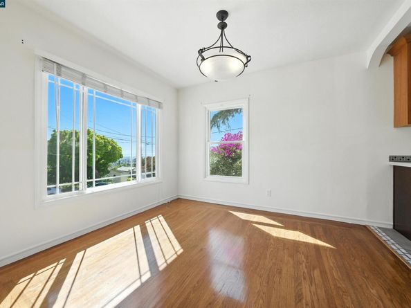 7420 Sunkist Dr, Oakland CA 94605