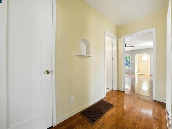 7420 Sunkist Dr, Oakland CA 94605