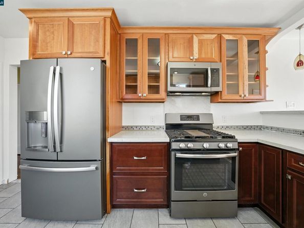 7420 Sunkist Dr, Oakland CA 94605