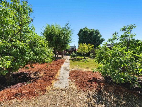7420 Sunkist Dr, Oakland CA 94605