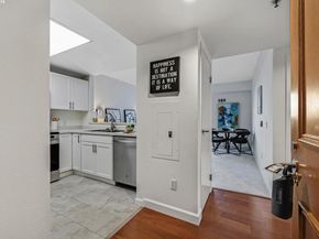 988 Franklin St 312, Oakland CA 94607