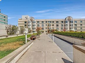 988 Franklin St 312, Oakland CA 94607