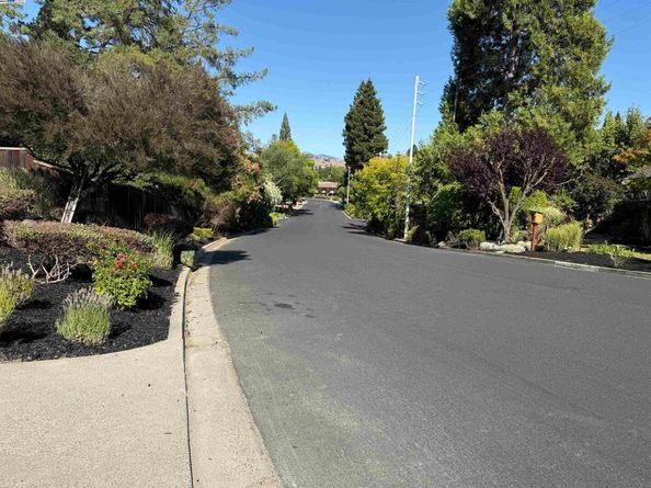 174 Town And Country Dr, Danville CA 94526