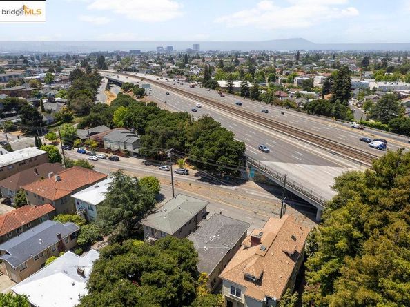 5438 Claremont Avenue, Oakland CA 94618