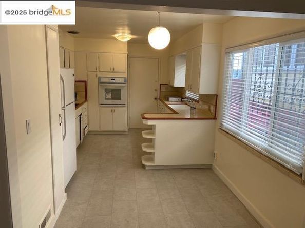 5438 Claremont Avenue, Oakland CA 94618