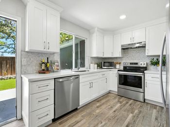 824 Royal Ann Ln