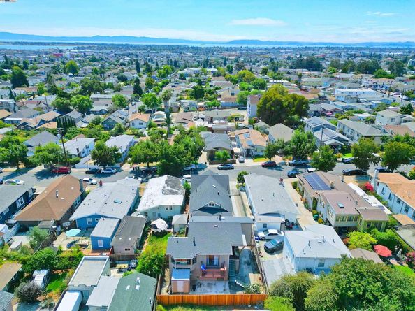 3914 Aqua Vista St, Oakland CA 94601