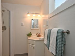 3914 Aqua Vista St, Oakland CA 94601