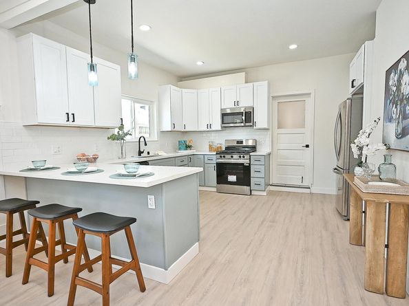 3914 Aqua Vista St, Oakland CA 94601