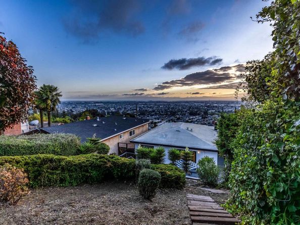 7756 Sunkist Dr, Oakland CA 94605