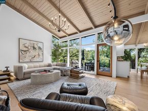 130 La Espiral, Orinda CA 94563