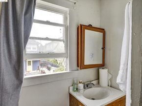 820 52nd St, Oakland CA 94608
