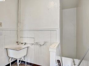820 52nd St, Oakland CA 94608
