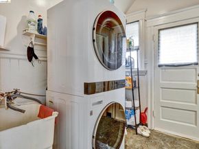 820 52nd St, Oakland CA 94608