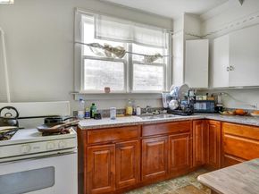 820 52nd St, Oakland CA 94608