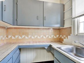 820 52nd St, Oakland CA 94608