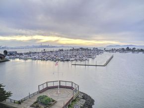 3 Admiral Dr F370, Emeryville CA 94608