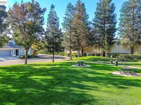 337 Trenton Cir, Pleasanton CA 94566