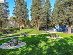 337 Trenton Cir, Pleasanton CA 94566