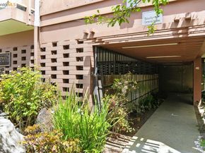 2601 College Ave 203, Berkeley CA 94704