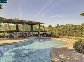 1375 El Curtola Blvd, Lafayette CA 94549